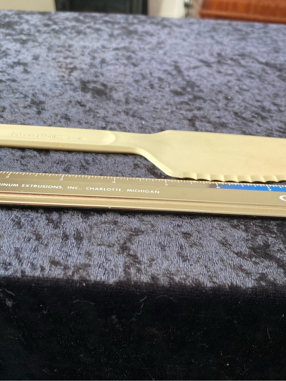 Tupperware Beige Plastic Spatula/Server Pie Cake Knife